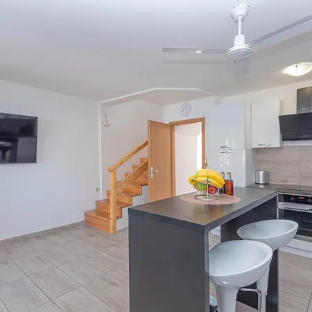 Family Fun Holiday home Grebastica